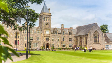 residential-intensive-english-language-academic-subjects-stem-cookery-business-performing-arts-golf-tennis-course-children-teenagers-taunton-summer-school-england-united-kingdom