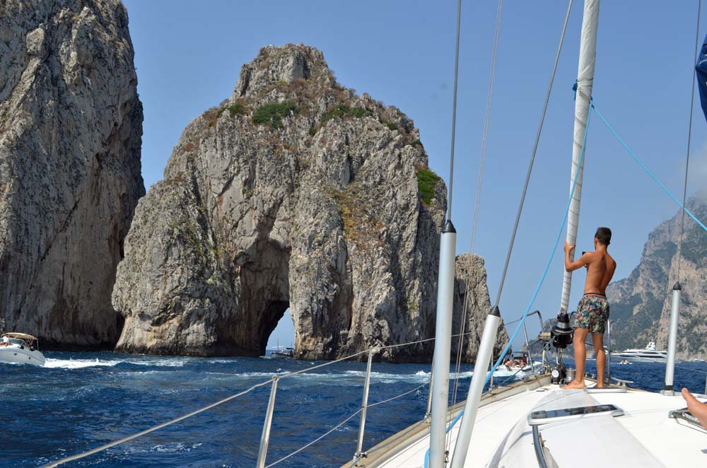 Viaggio Campo Giro Estivo Barca Vela Mare Isole Capri Ischia Italia Inglese Ragazzi Giovani Alphabet Camps Sea Quest