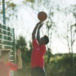 Gli studenti della Rossall Summer School giocano a basket