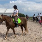 Gli studenti della Rossall Summer School fanno equitazione