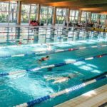 Gli studenti della Oxford International in piscina