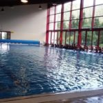 I ragazzi degli Oxford International Piani di Luzza in piscina