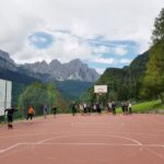I ragazzi degli Oxford International Piani di Luzza durante delle attività all'esterno