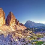 Panorama mozzafiato delle Tre Cime di Lavaredo nelle Dolomiti
