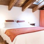 Una camera da letto della Cascina il Faggio