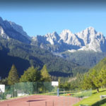 Una meravigliosa vista sui campetti esterni del campus degli Oxford International Camps nei Piani di Luzza - Dolomiti