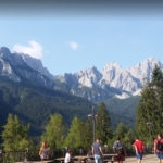 La piazzola davanti il campus degli Oxford International Camps nei Piani di Luzza - Dolomiti