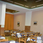 La sala pranzo del campus degli Oxford International Camps nei Piani di Luzza - Dolomiti