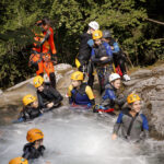 Gli studenti della CERAN Juniors Svizzera fanno attività all'aperto 