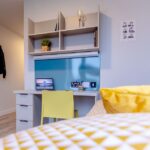 Una camera da letto dell'Heyday Residence City