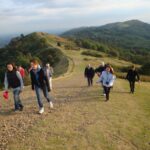 Gli studenti di Kingsway mentre scalano le Malvern Hills