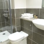 Britannia Study Hotel bathroom