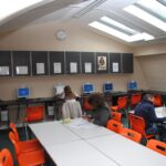 Una delle sale computer della CES Dublin