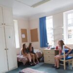 Twin room in a residence at Sir William