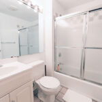Il bagno del residence per studenti Green Hall della NESE Boston